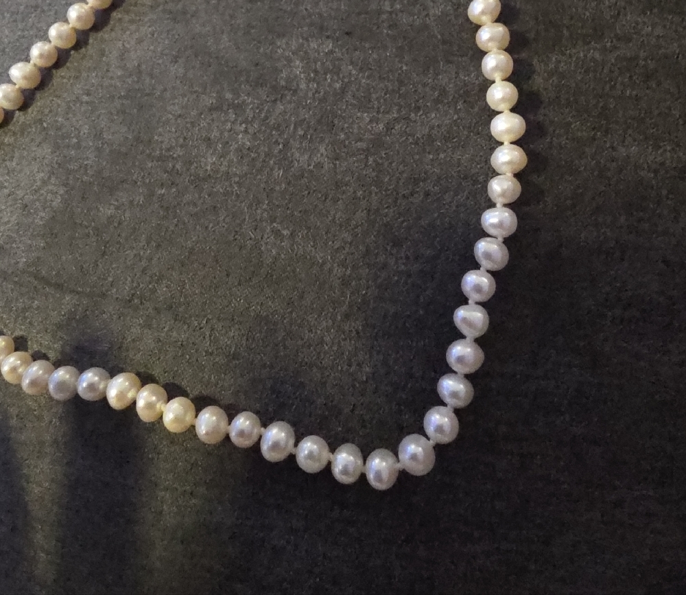 Elegant Freashwater Pearl Necklace - Picture 2 of 2